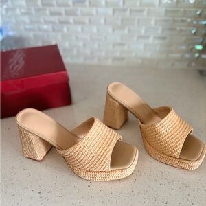 NWT Elegant Tan Woven Raffia Platform Wedge Espadrilles Sandals Heels